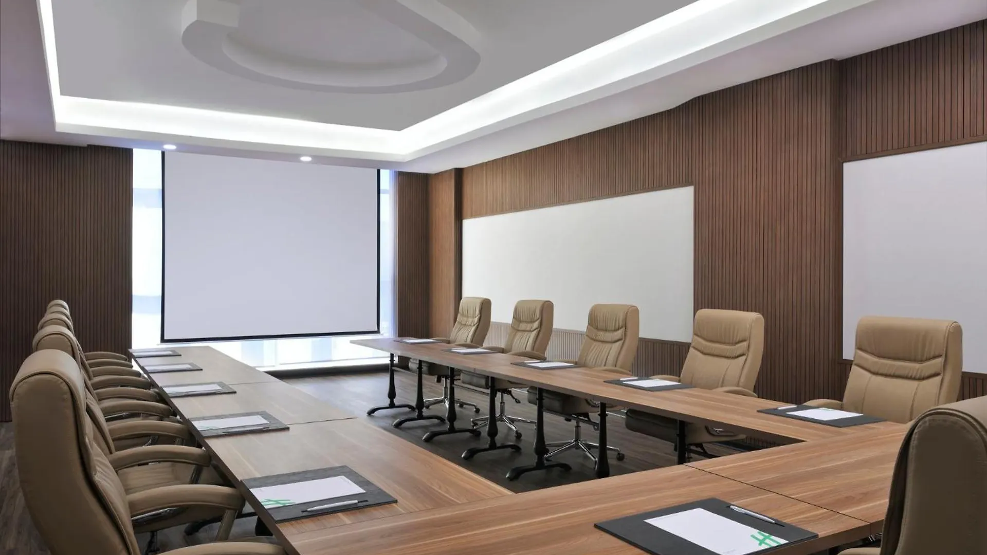 Holiday Inn Jeddah Corniche By Ihg 4*,